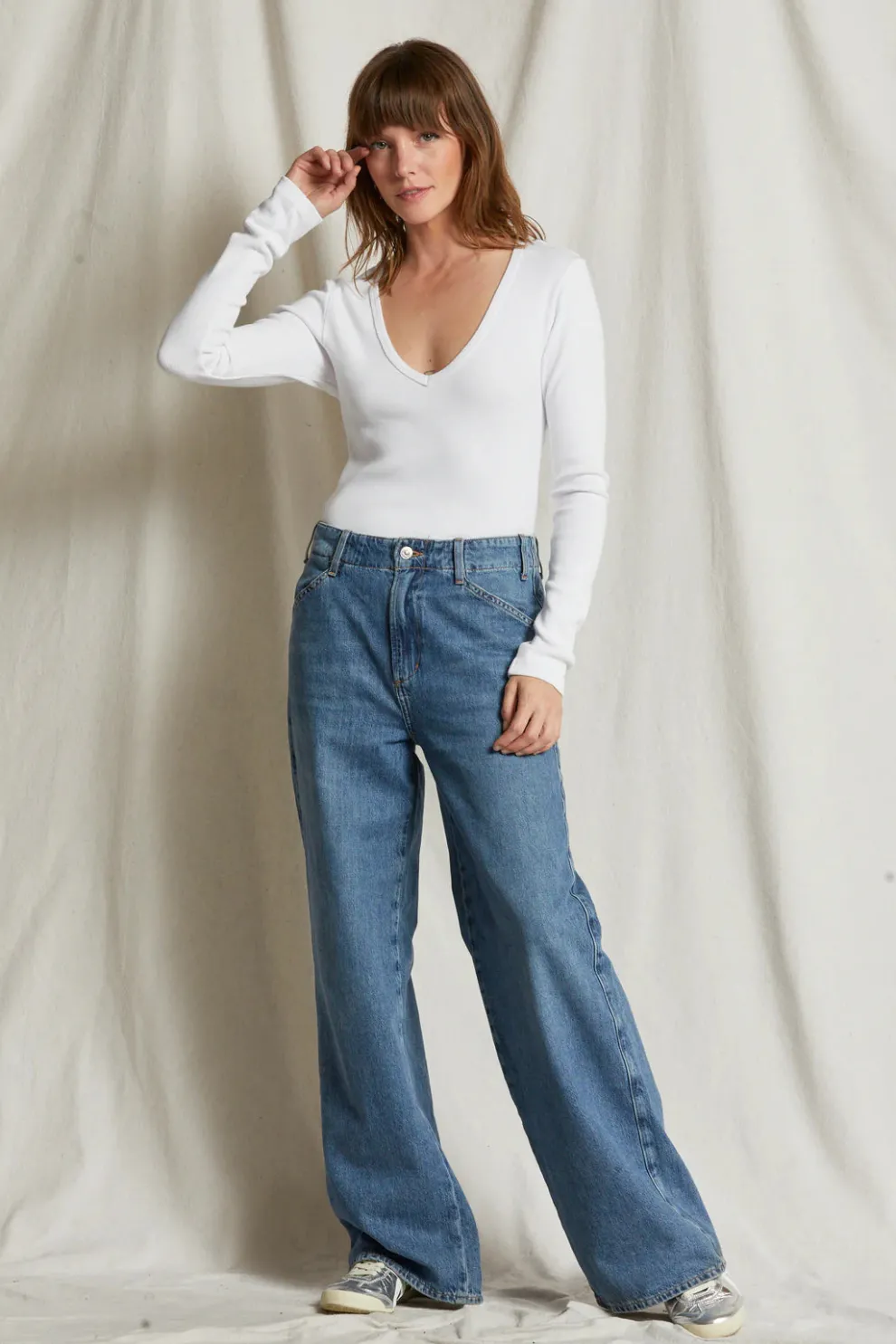 Perfectwhitetee - Kitt Blondie V Neck